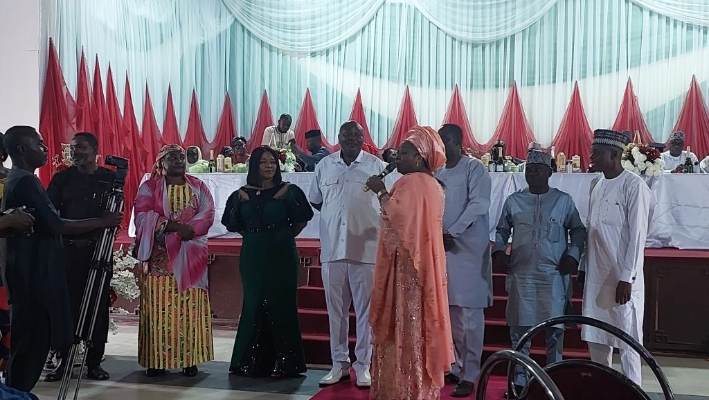 Dr (mrs) Adulugba giving testifying to the wonderful suport she got from her colleagues during her tenure as Director.