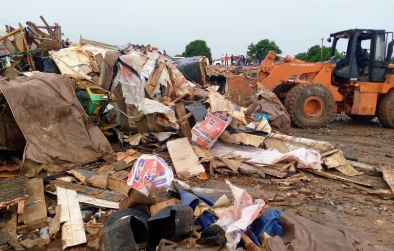 Demolished shanties in Kabusa 1