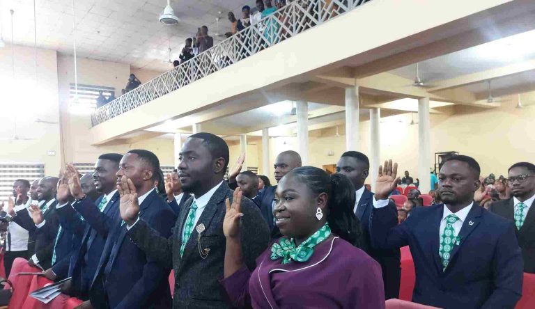 Inductees taking the Hippocratic Oath.