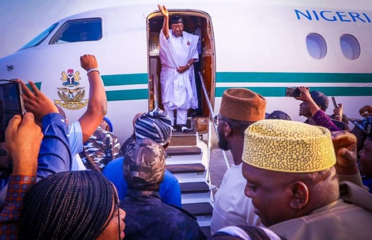 Akume, arrives at the Makurdi Airport aboard a Presidential Jet on Saturday.