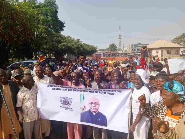 The pensioners at take off point at Kenville Park, High Level Roundabout, Makurdi.