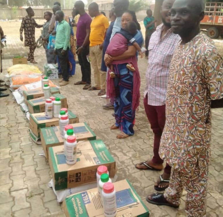 FG Distributes Agric Inputs to 240 Benue Farmers