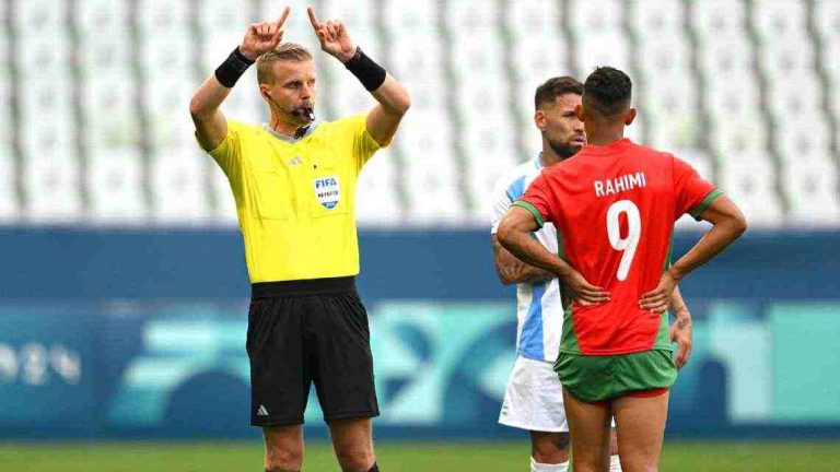 Why It Took 2 Hours To Overturn Argentina Goal Referee Glenn Nyberg makes the VAR sign to disallow Argentina's goal for offside two hours after it was scored. Tullio M. Puglia/Getty Images