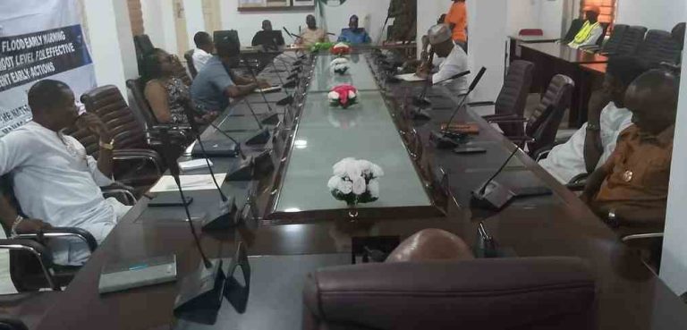 BSEMA To Distribute Life Jackets To Benue’s Riverine Dwellers As NEMA Predicts Severe Flooding Roundtable discussion between NEMA delegation and the Benue State Govt on the 2024 flood early warning strategies held at Govt House, Makurdi on Tuesday.