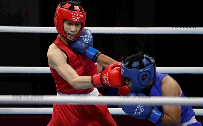 Nesthy Petecio of the Philippines in action against Lin Yu-Ting of Taiwan