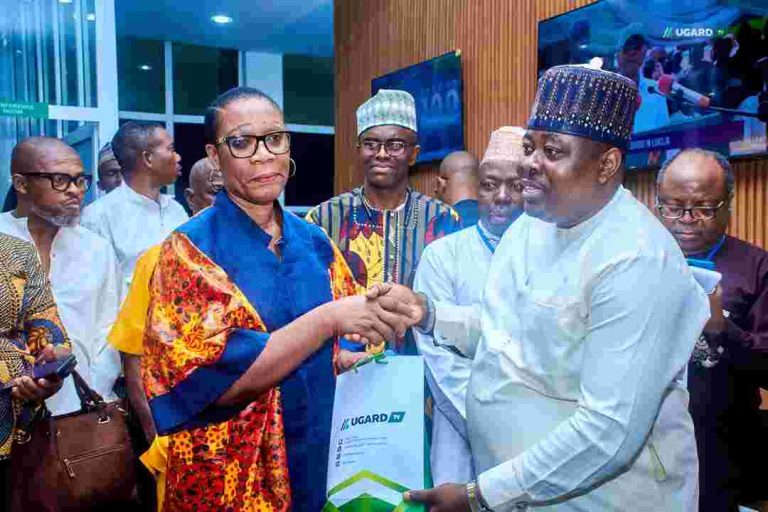 SA Media to Governor Ododo, Mr Ismail Isah presents a sourvenir to GOCOP President, Ms Maureen Chigbo at Government House, Lokoja during the courtesy visit