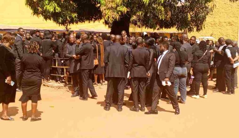 The protesting lawyers at the Benue State Police Command.