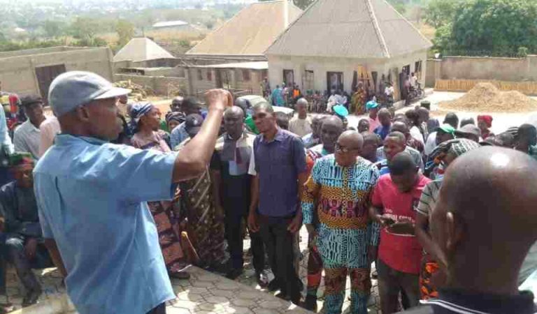 APC Chapter Condemns Removal Of Benue CJ, Lawmakers’ Suspension APC chairman of Tarka LG, Mr Shiaondo Tarka, addressing party faithful at Wannune, Monday.