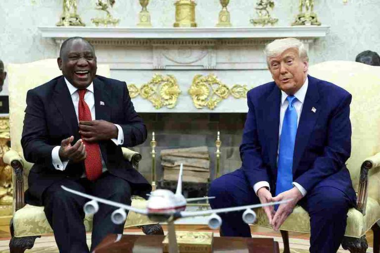 U.S. President Donald Trump meets South African President Cyril Ramaphosa in the Oval Office of the White House in Washington, D.C., U.S., May 21, 2025. REUTERS/Kevin
