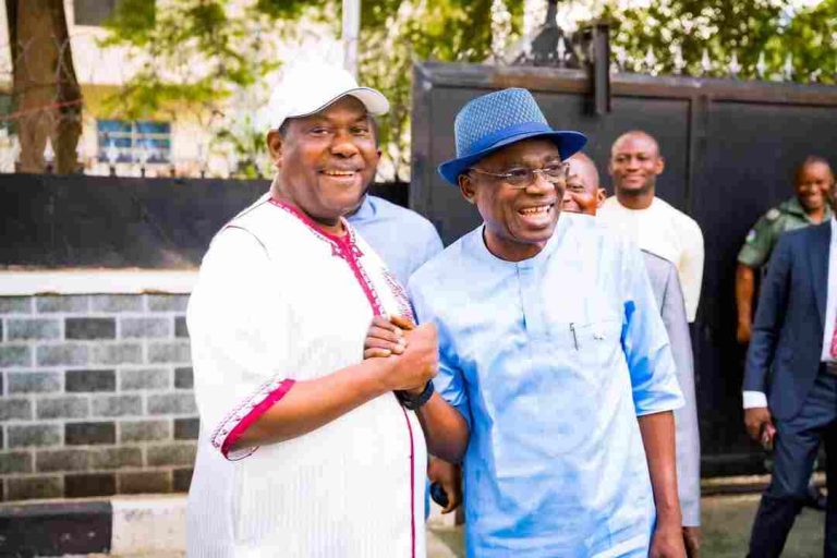 Alia in warm handshake with Akume