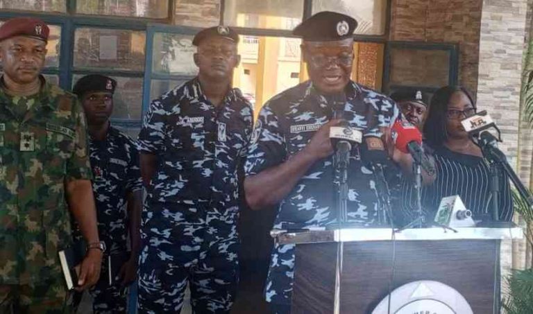 Mr Enemari briefing journalists at the police State command, Thursday.