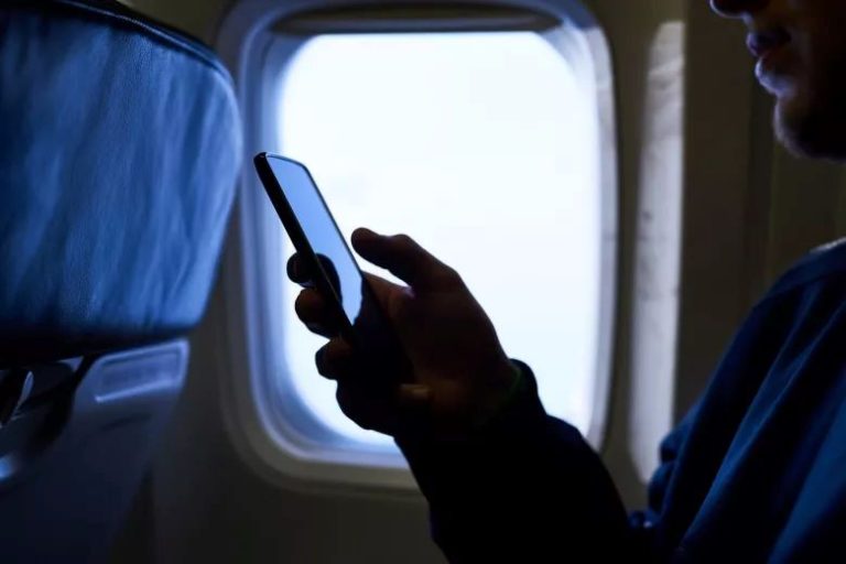 Airlines on phone use