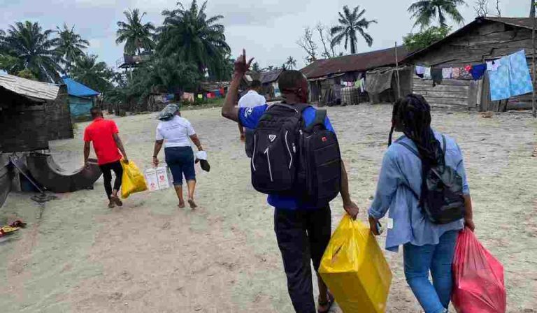 An IHVN community team goes into Iwokiri creek in Ogu Bolo LGA of Rivers State for HIV testing.