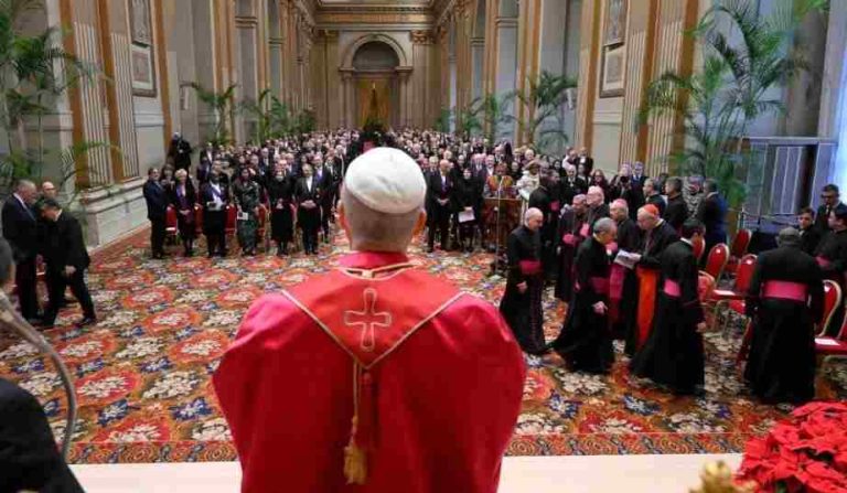 Pope meets envoys