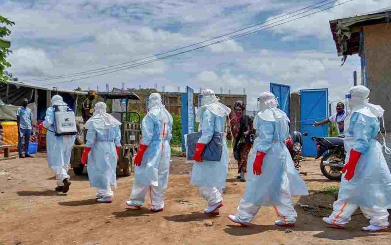 Ebola Outbreak Hits 894 Cases, 204 Deaths In One Month People react while Red Cross workers walk in a formation as they disinfect Rwampara general hospital before handling the body of a person who died of Ebola, outside Bunia, Ituri province, Democratic Republic of Congo, May 21. REUTERS/Gradel Muyisa Mumbere