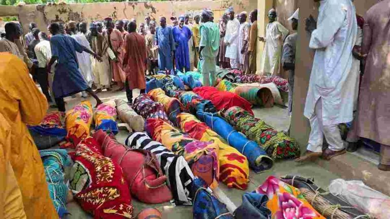 Overloaded Boat Capsizes In Sokoto, Killing Dozens, Mostly Children Bodies of victims of Sokoto boat mishap.